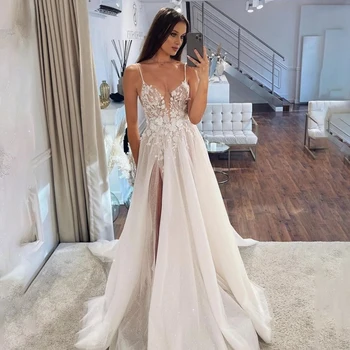 Сказочное свадебное платье с кружевной аппликацией телесного цвета, юбка с разрезом, тонкие бретельки и свадебное платье с высоким разрезом